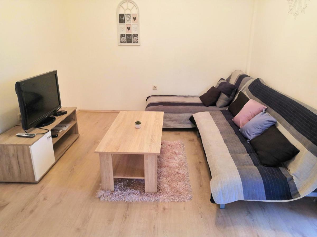 Cypress Tree Holiday Apartments ปริฟลากา ภายนอก รูปภาพ