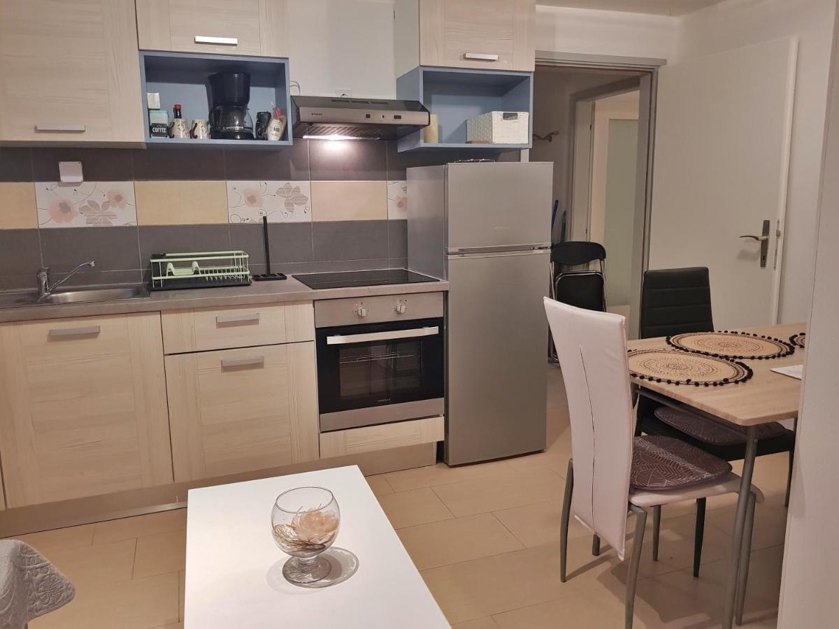 Cypress Tree Holiday Apartments ปริฟลากา ภายนอก รูปภาพ